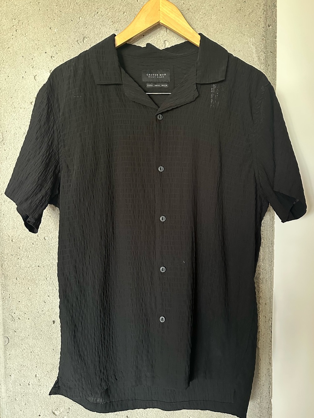 Men's Black Textured Short-Sleeve Button-Down Summer Shirt M